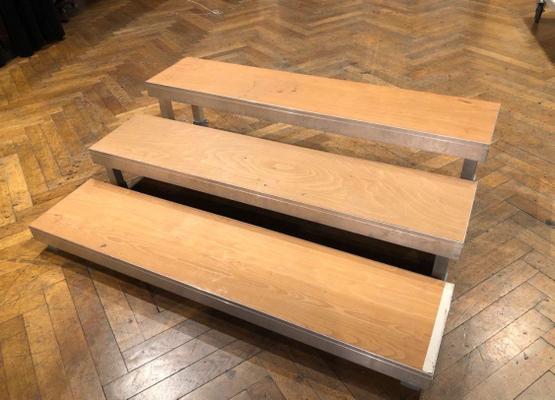 Bühne mieten & vermieten - Bühne / Podium aus Systempodesten Bütec 4x3m / 6x4m verschiedene Größen möglich mit Treppen/Geländer in Bautzen