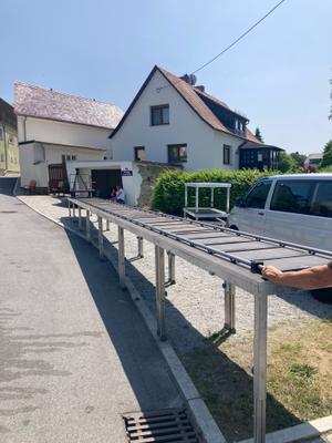 Bühne mieten & vermieten - Bühne / Podium aus Systempodesten Bütec 4x3m / 6x4m verschiedene Größen möglich mit Treppen/Geländer in Bautzen