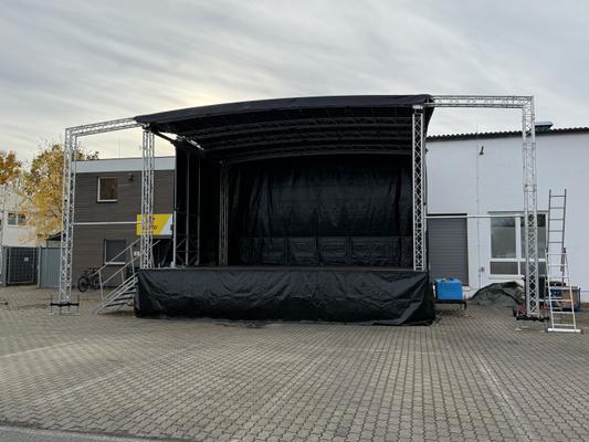 Bühne mieten & vermieten - mobile Bühne, Trailerbühne 8m x 6m in Schweinfurt