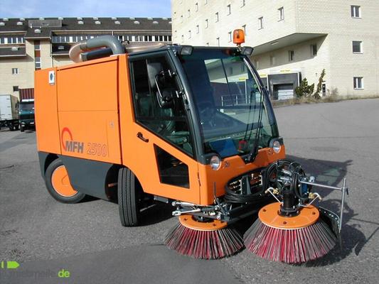 Kehrmaschine mieten & vermieten - Kommunaltechnik in Viersen