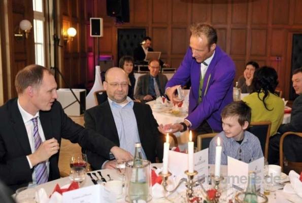 Magier & Zauberer mieten & vermieten - Comedy Zauberer Herr Schneider in Oberhausen