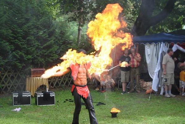 Feuershow mieten & vermieten - Feuershow Robaria mit Schlangen - Indoor in Gera