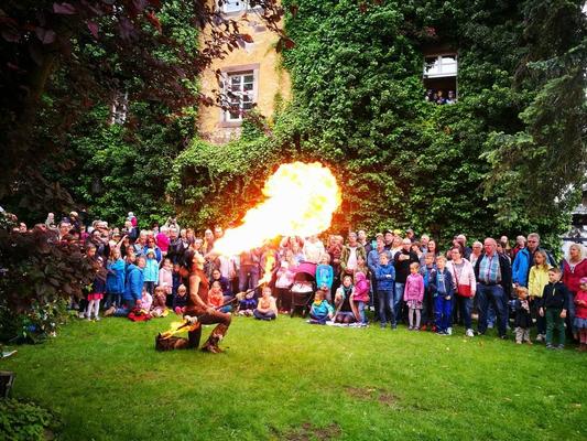 Feuershow mieten & vermieten - Feuershow Robaria mit Schlangen - Indoor in Gera