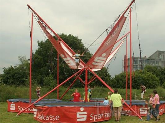 Trampoline mieten & vermieten - Bungee-Trampolin inkl. 2 Eventbetreuer (6 Std.) in Augustdorf