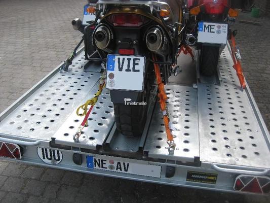 Motorradanhänger mieten & vermieten - Transporter für 3 Motorräder, ankippbar in Grevenbroich